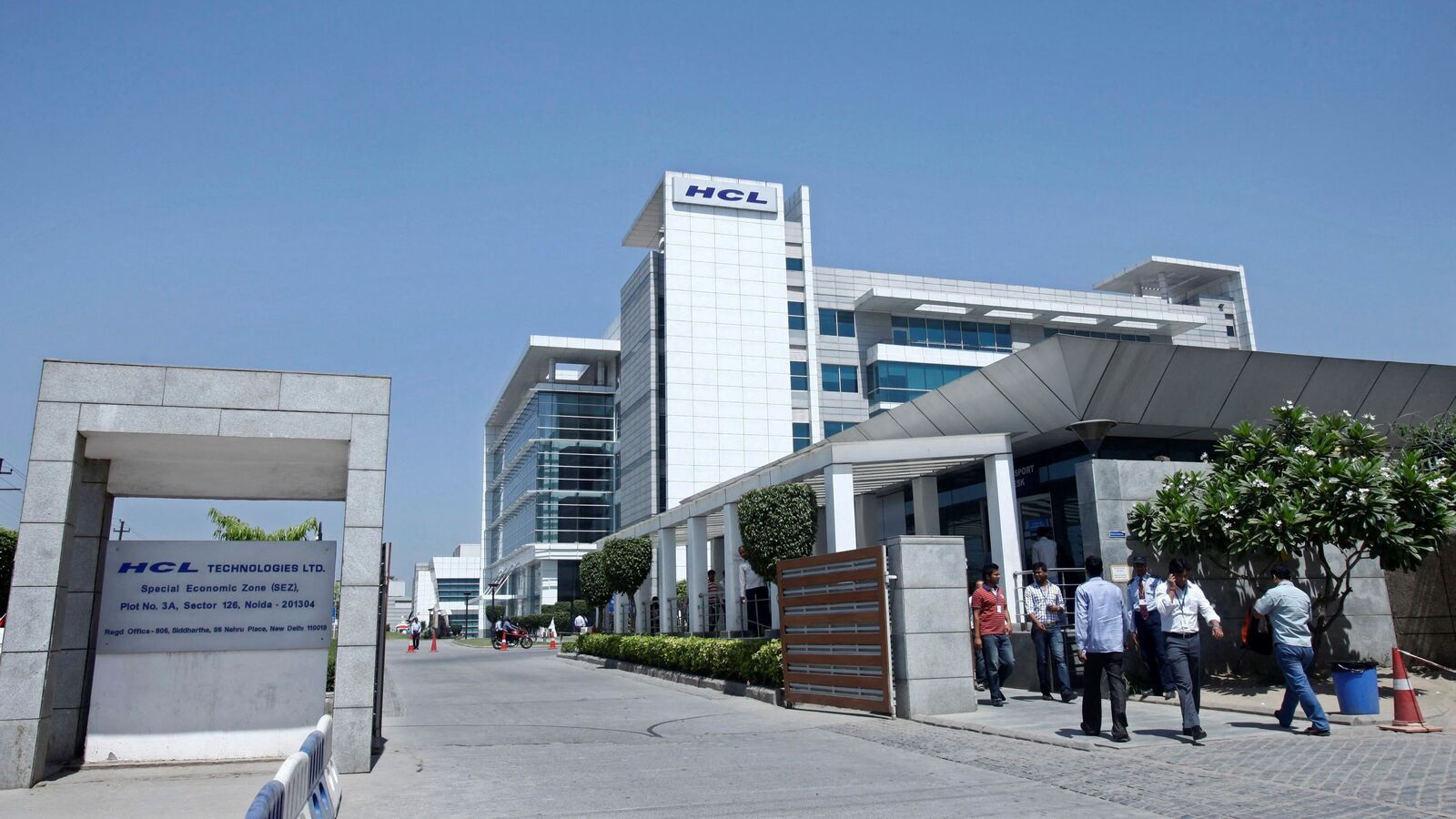 HCL Tech Q3 results live updates: HCL Tech shares fall today ahead of Q3 results; Revenue, guidance, dividends in focus