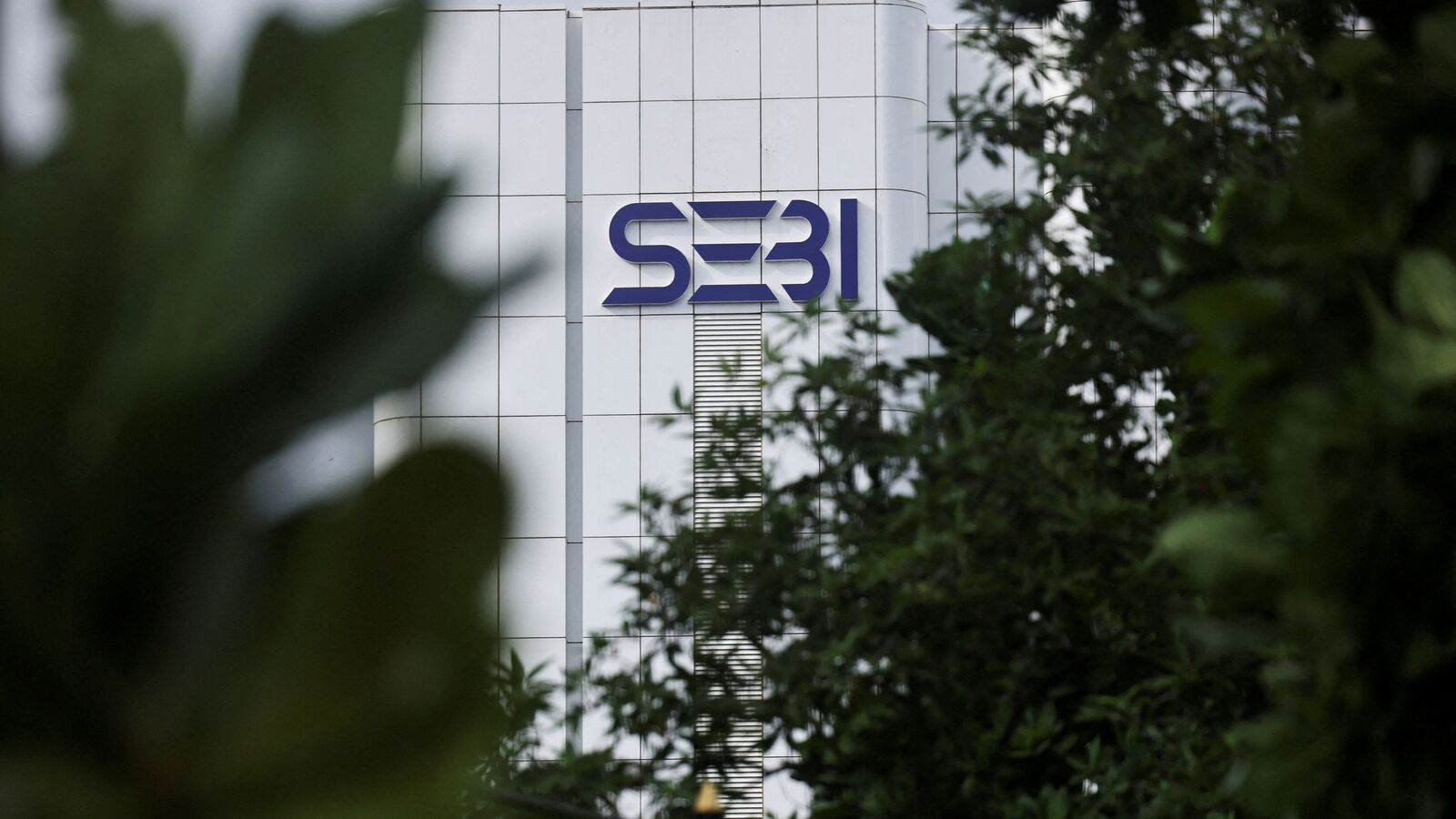 SEBI may amend derivatives exposure limit of ₹500 crore for institutional investors