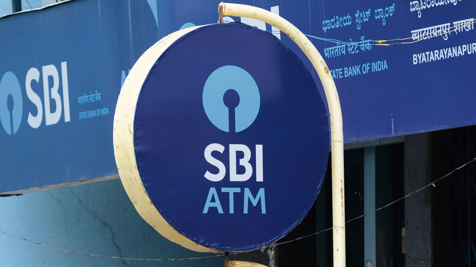 Q3 Results 2025 SBI share price dips. Opportunity to buy?