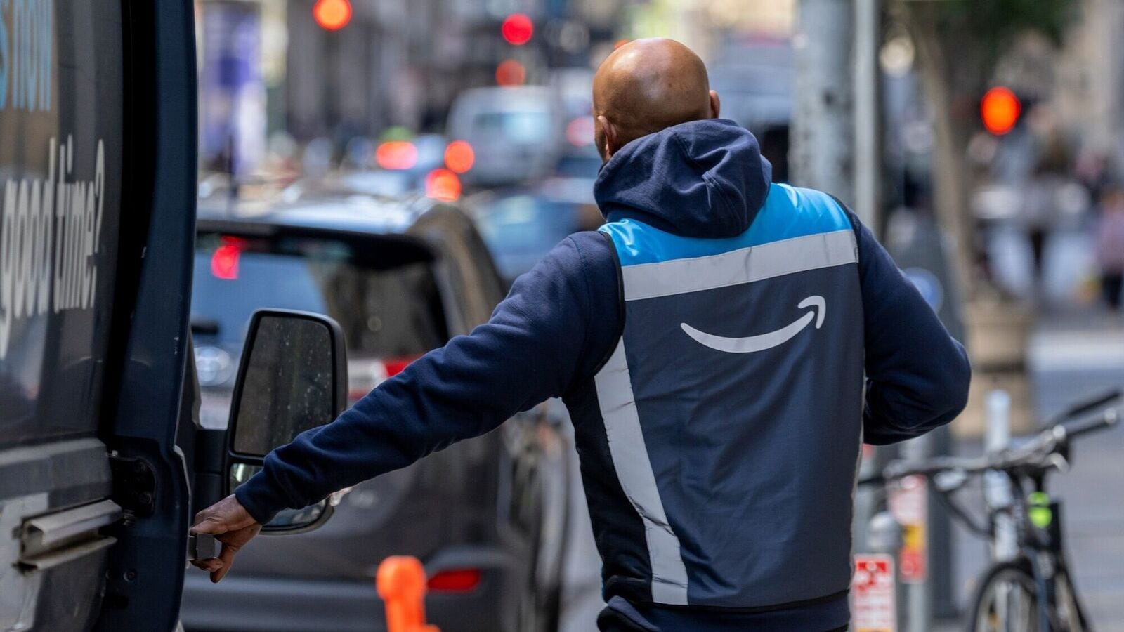 The price of Amazon share jumps more than 7% in US markets after the US-China deal